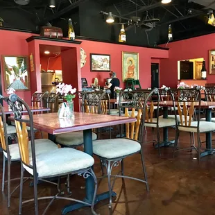 Very nice dinning room