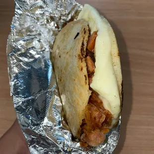 Arepa Rellena de Chorizo con Queso Special