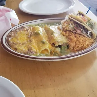 This is the mexican deluxe plate a friend and I shared today.
