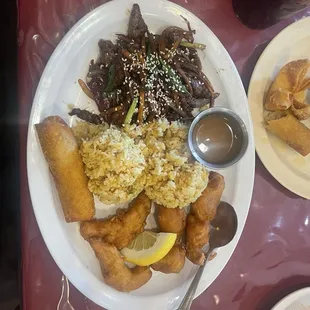 Combination plate with lemon chicken and mongolian beef