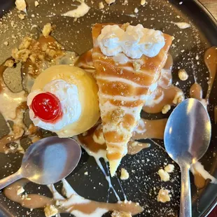 Cheesecake with guava sauce