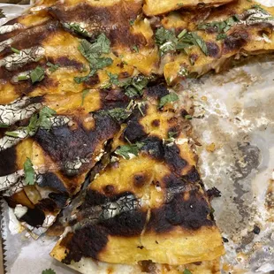 Burnt birria pizza... very disappointed...