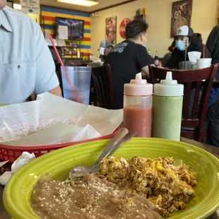 Desayunos: huevos con chorizo, frijoles refritos, and ALL the salsas.