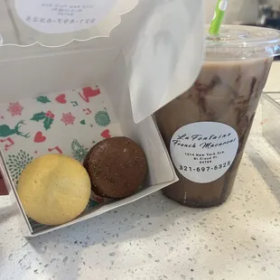 Parcha and Biscoff macarrones and iced mocha latte