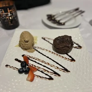 Lava Cake (rating: 4.5/5)