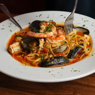 Tutto Mare Special - Clams, Mussels, Prawns, and Fresh Fish in a Saffron Broth with White Wine, Tomato, and Linguini.