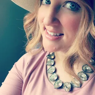 Elle R.