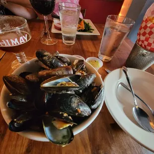 Moules frites (mussels with fries)
