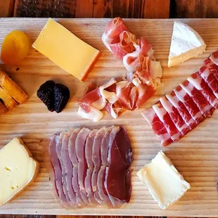 10 Item Cheese &amp; Charcuterie Board