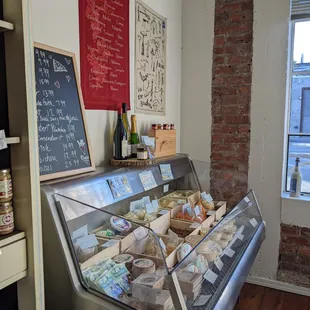 oysters and mussels, interior