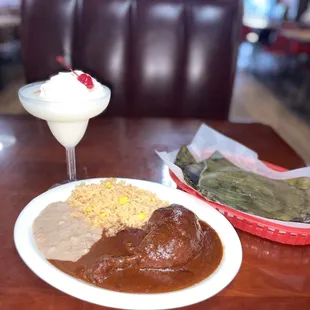 Piña Colada and Mole with tamales uff !!