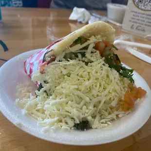 Arepita Resuelta, contiene picadillo, queso, Caraotas negras..  Arepita Venezolana, it has cheese, black beans, picadillo, Delicious!