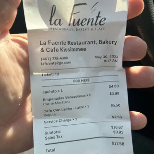 service charge por comida para llevar , increíble no ?