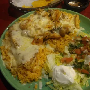 Cancun platter - sway fish, prawns, chicken, onions, tomatoes, mushrooms and cheese on rice.