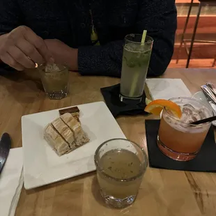 Included broth and bread appetizer &amp; mojito &amp; passion drink