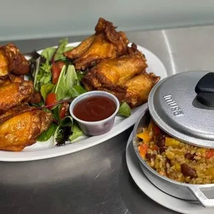 Bacalitas: Alitas de pollo fritas en mezcla de bacalaito / Fried chicken wings in cod fish mix - &amp; Arroz Mamposteao