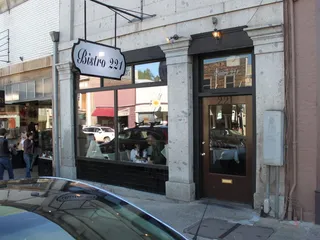 Bistro 221