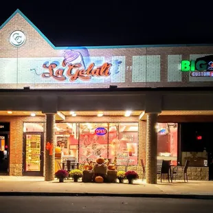 Storefront for at La Gelati Canton
