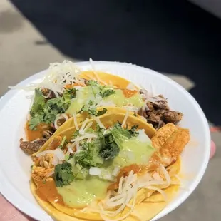 Tacos de pollo y asada ( chicken and beef tacos)