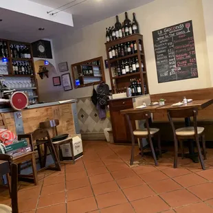 ramen and noodles, interior