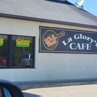 A nice delicious Soul food like your Grandma makes. Service quick and fast and very polite.