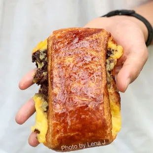 Gourmandise ($3.10) - pastry filled with vanilla cream and chocolate drops, basically a pain suisse. Pretty good!