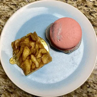 tarte aux pommes and macaron aux fruits