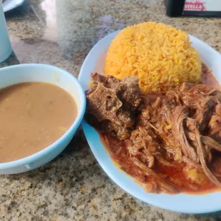 Shredded beef, yellow rice and beans.  Ox tails were also very good.