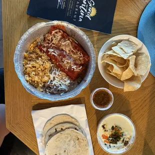 Enchiladas con Salsa Roja &amp; Queso Al Horno