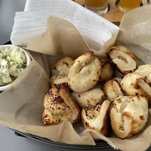 Garlic cheese knots