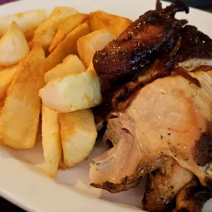 1/4 pollo a la brasa with yuca frita