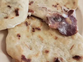 Pupusas y Antojitos Julia