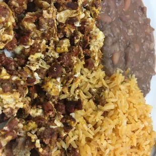 Huevos con chorizo