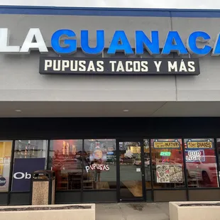 store front of la guanaca