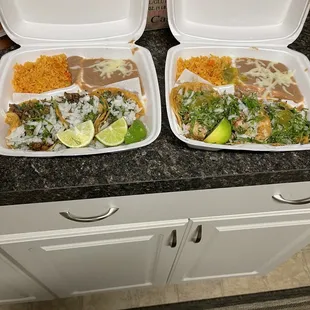 Tres taco dinner special carnitas y asada