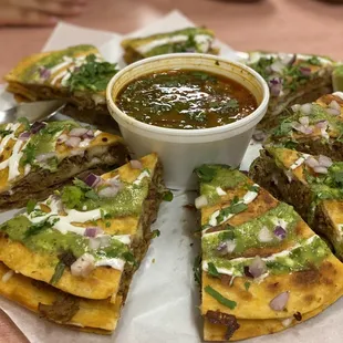 Quesa-pizza de birria