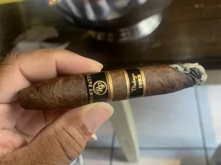 Don Leoncio Cigar Bar