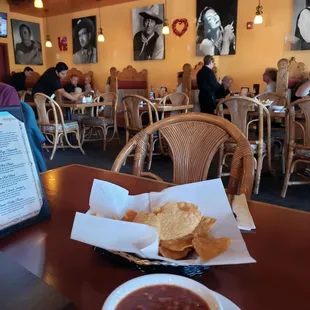 Nothing like fresh hot chips and a spicy salsa. Very nice atmosphere.