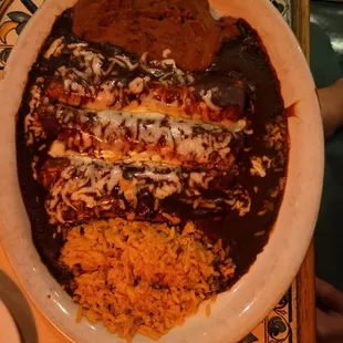 Mole enchiladas