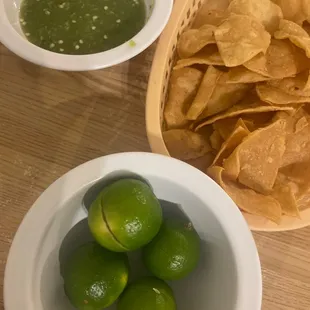 Greeted with some chippies and this raw salsa ‍ amazing taste