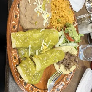 2 Combo 2 with green sauce, one with cheese sauce (tasted like it was made from scratch not canned!), one enchilada plate with green sauce.