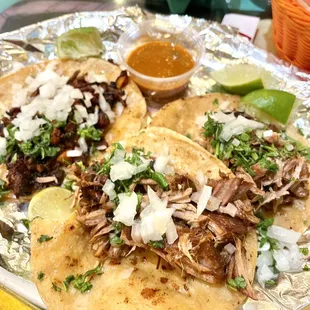 2 Tacos De Carnitas y 1 taco de Al pastor