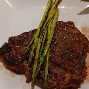 10 oz Ribeye with asparagus