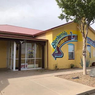 Great place for steak or good Mexican food. Enjoyed my lunch. Best stop on Rt. 40