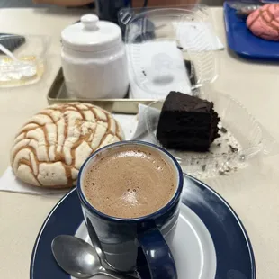 Concha con chocolate is a must.