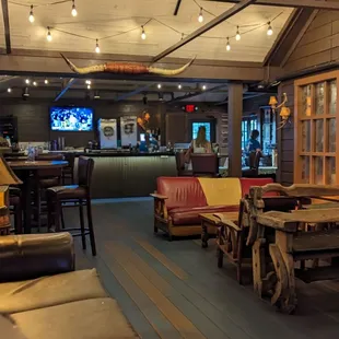 I think I'll come back here just to chill with a Thirsty Thursday beverage