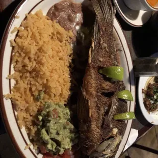 Pescado frito (fried fish)