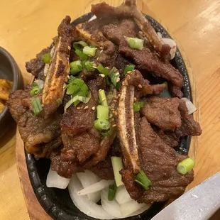 a plate of beef and onions