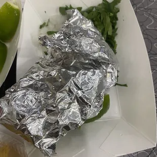 ASI vienen envueltos los tacos