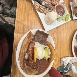 Bandeja paisa y grill pork